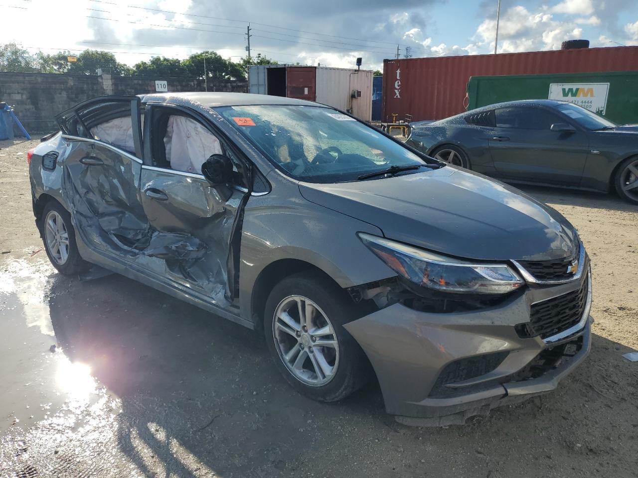 2018 Chevrolet Cruze Lt - Image 4