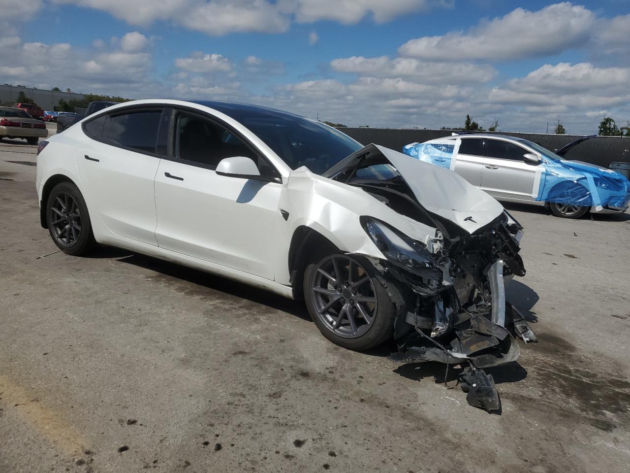 2023 Tesla Model 3 - Фото 4