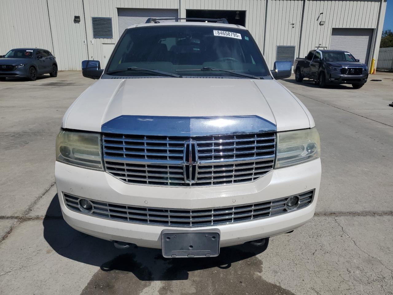 2009 Lincoln Navigator - Image 5