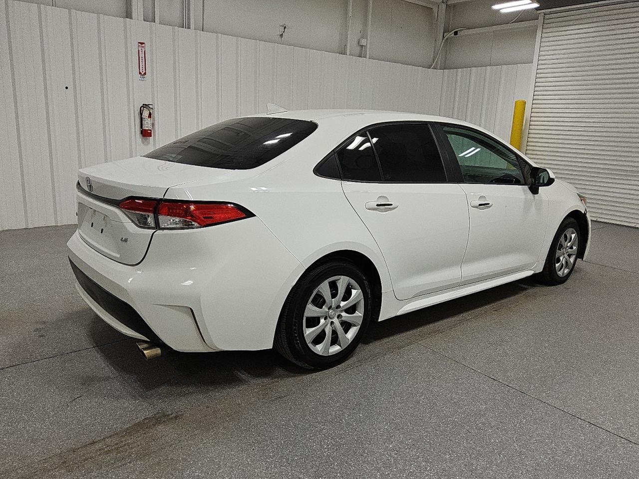 2021 Toyota Corolla Le - Фото 3