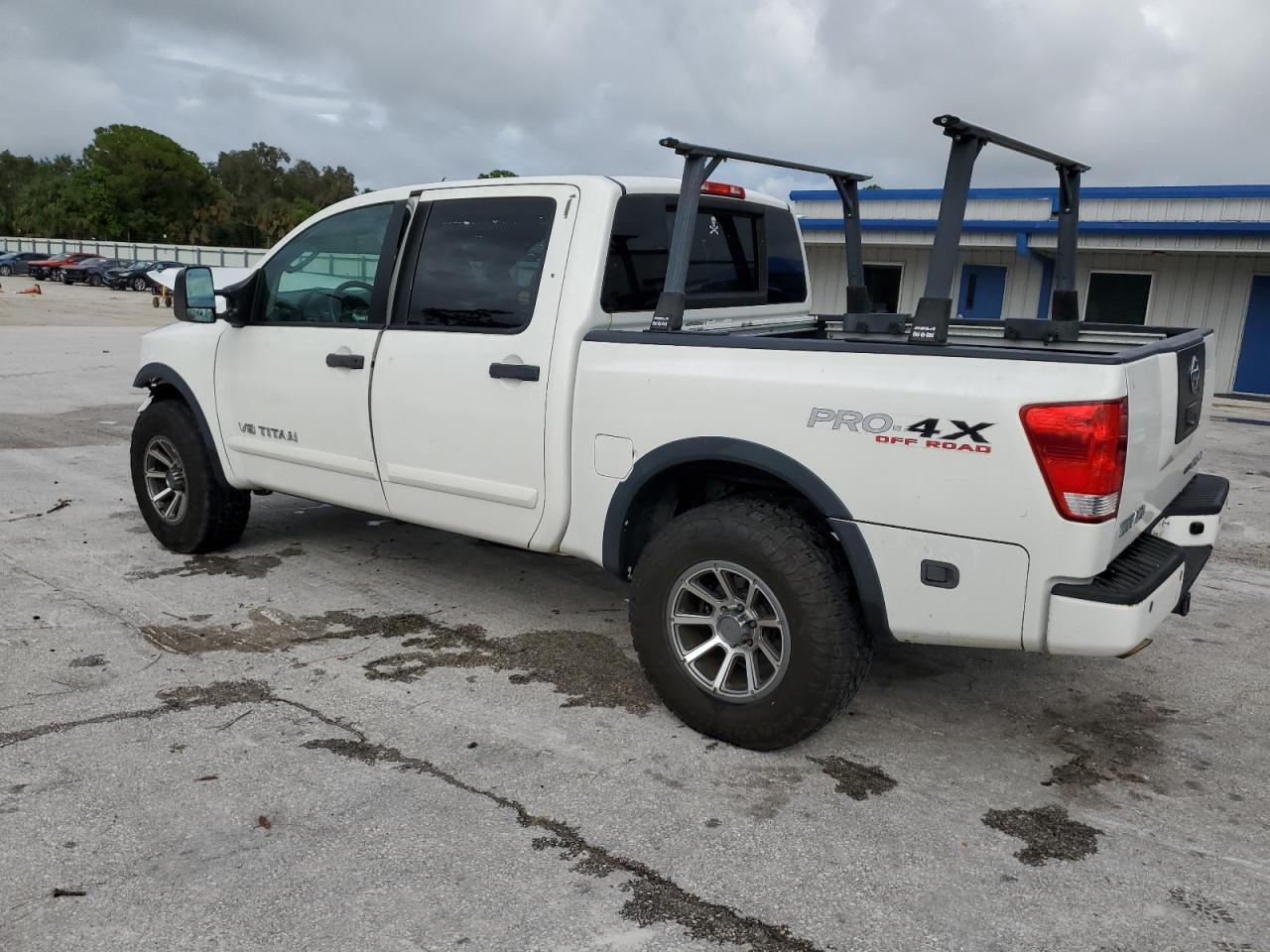 2011 Nissan Titan S - Фото 2