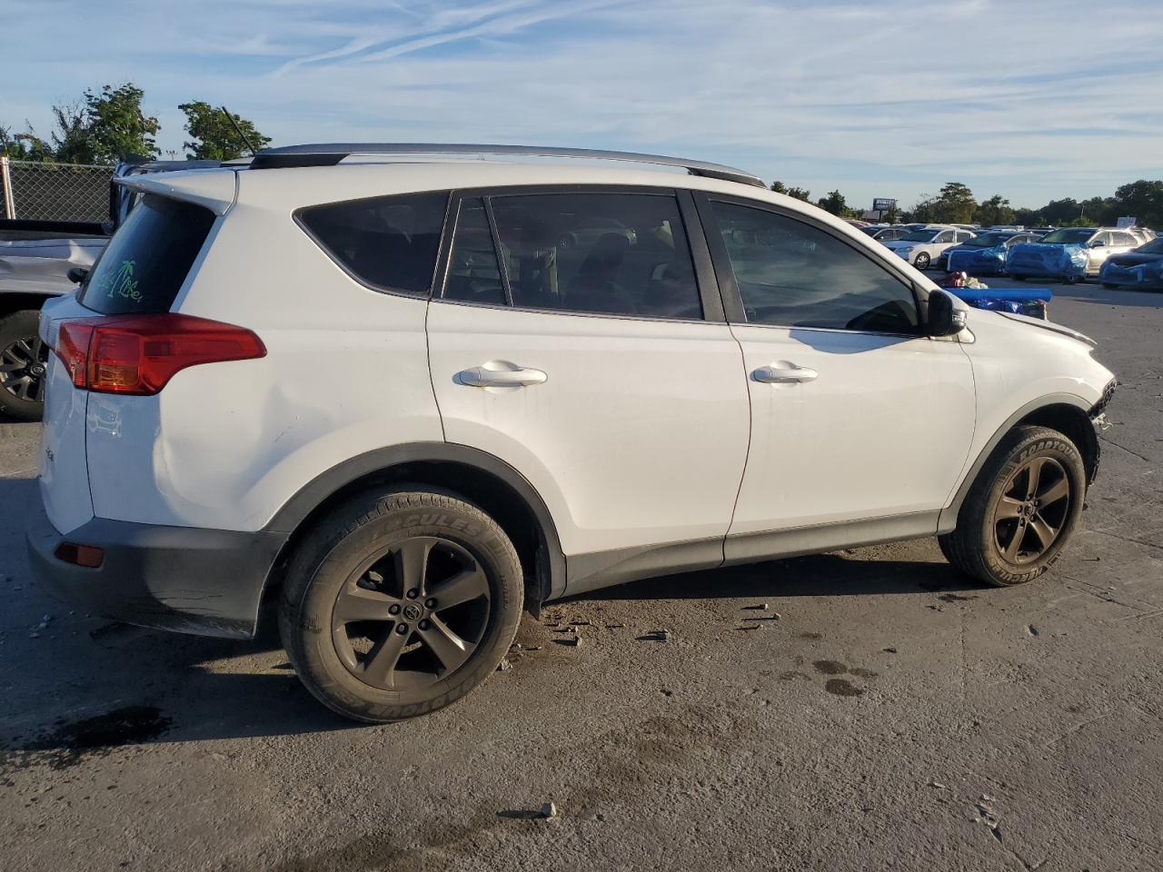 2015 Toyota Rav4 Xle - Фото 3