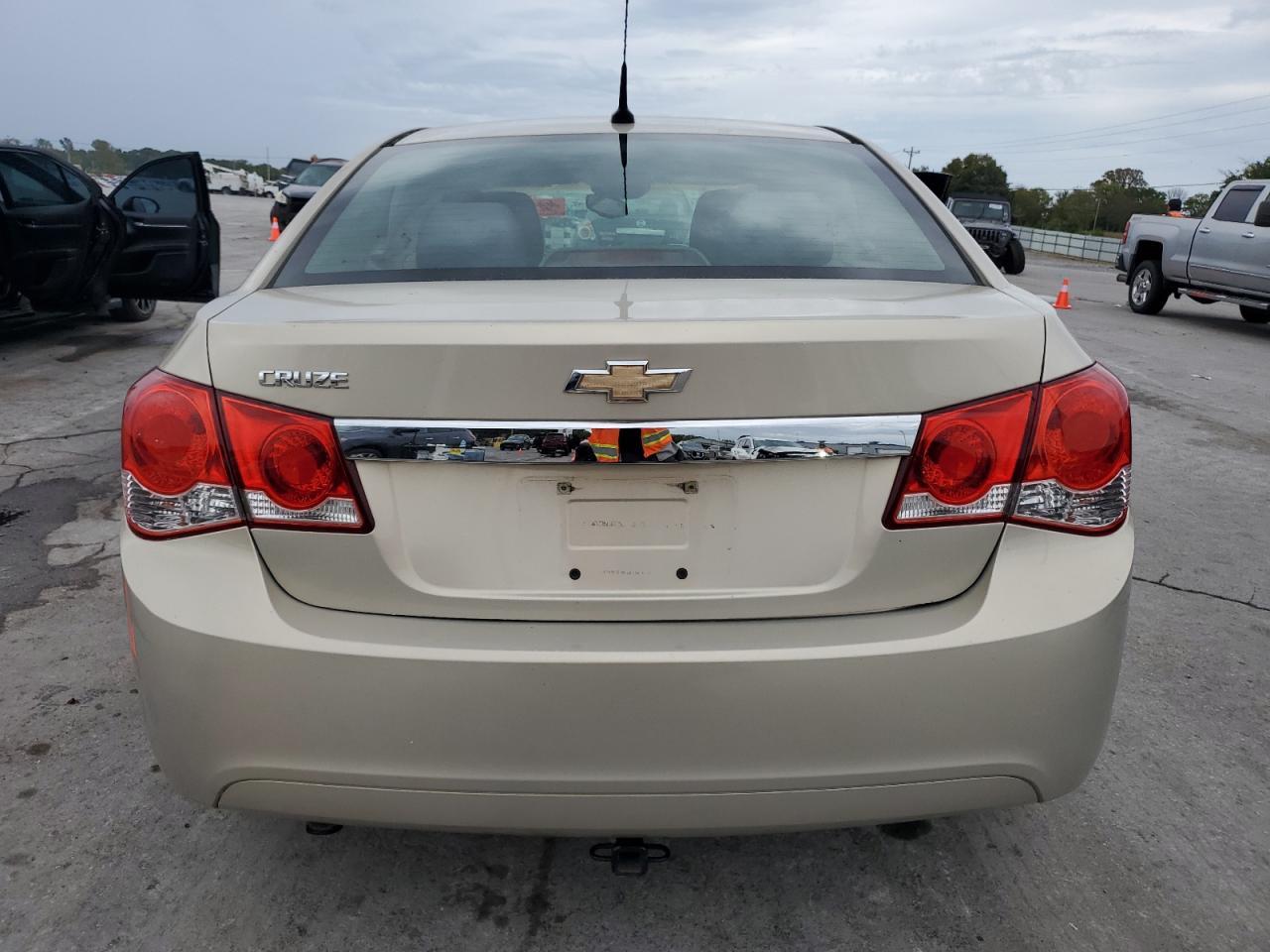 2012 Chevrolet Cruze Ls - Image 6