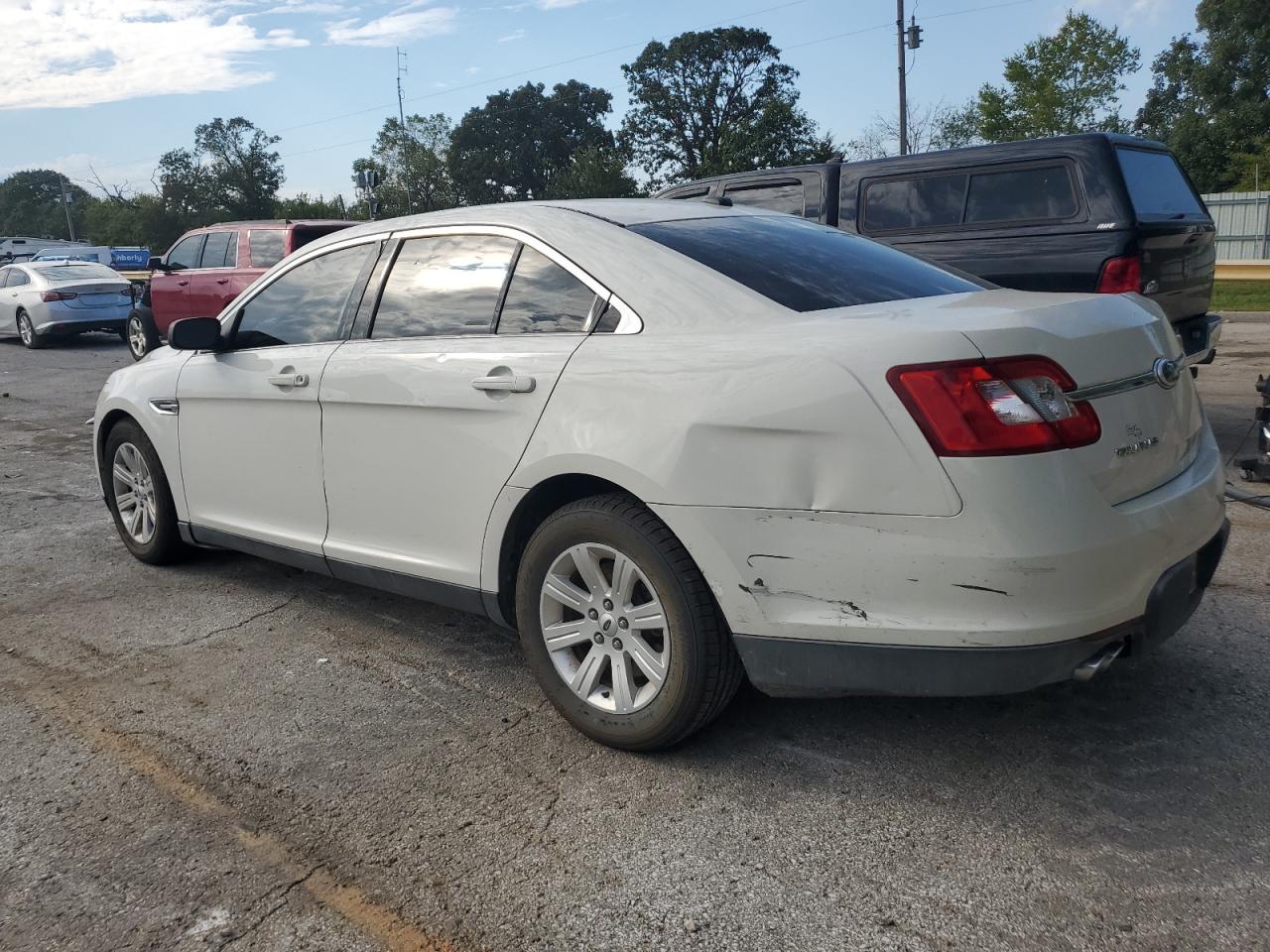 2011 Ford Taurus Se - Image 2