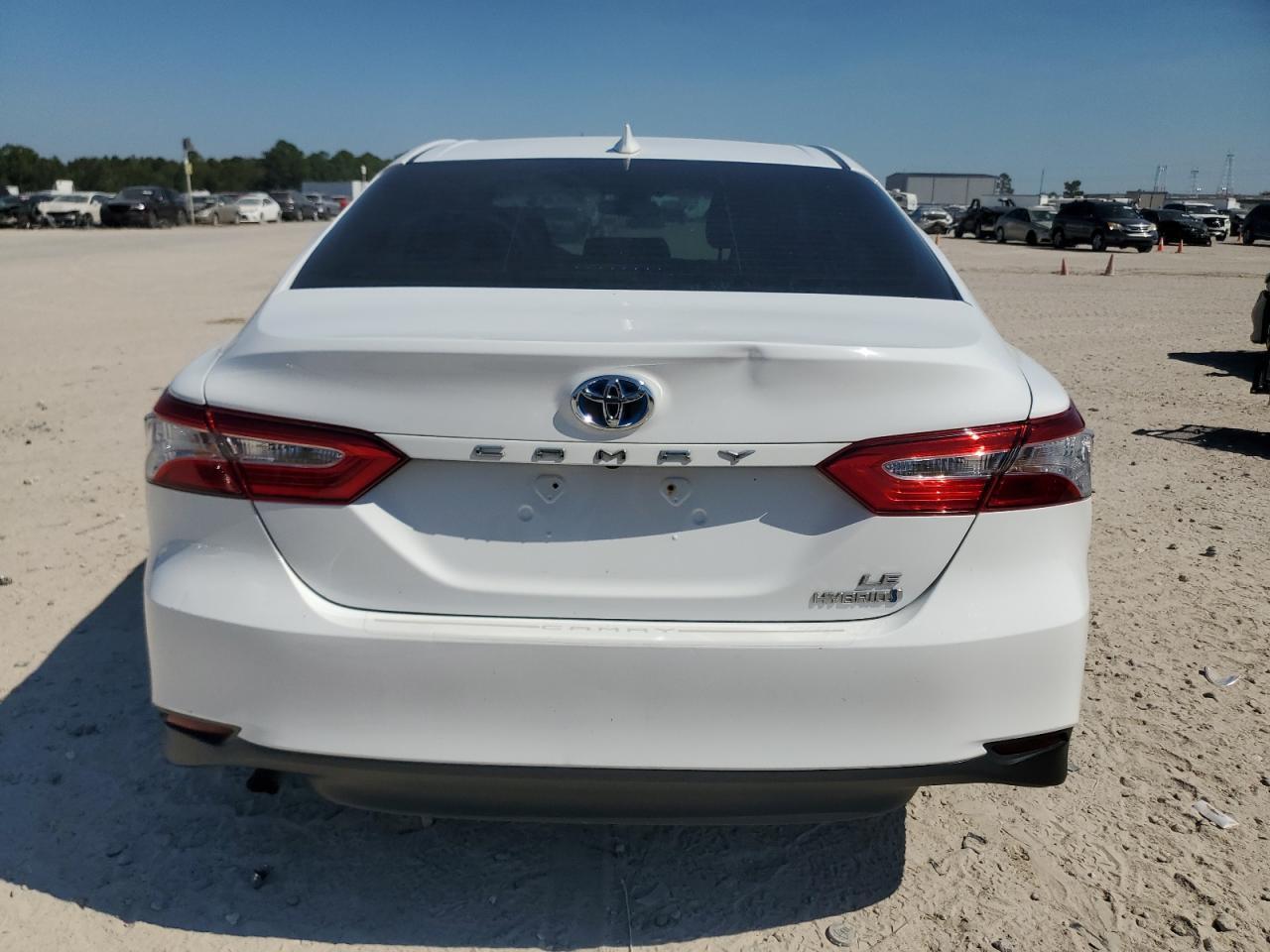 2020 Toyota Camry Le - Фото 6