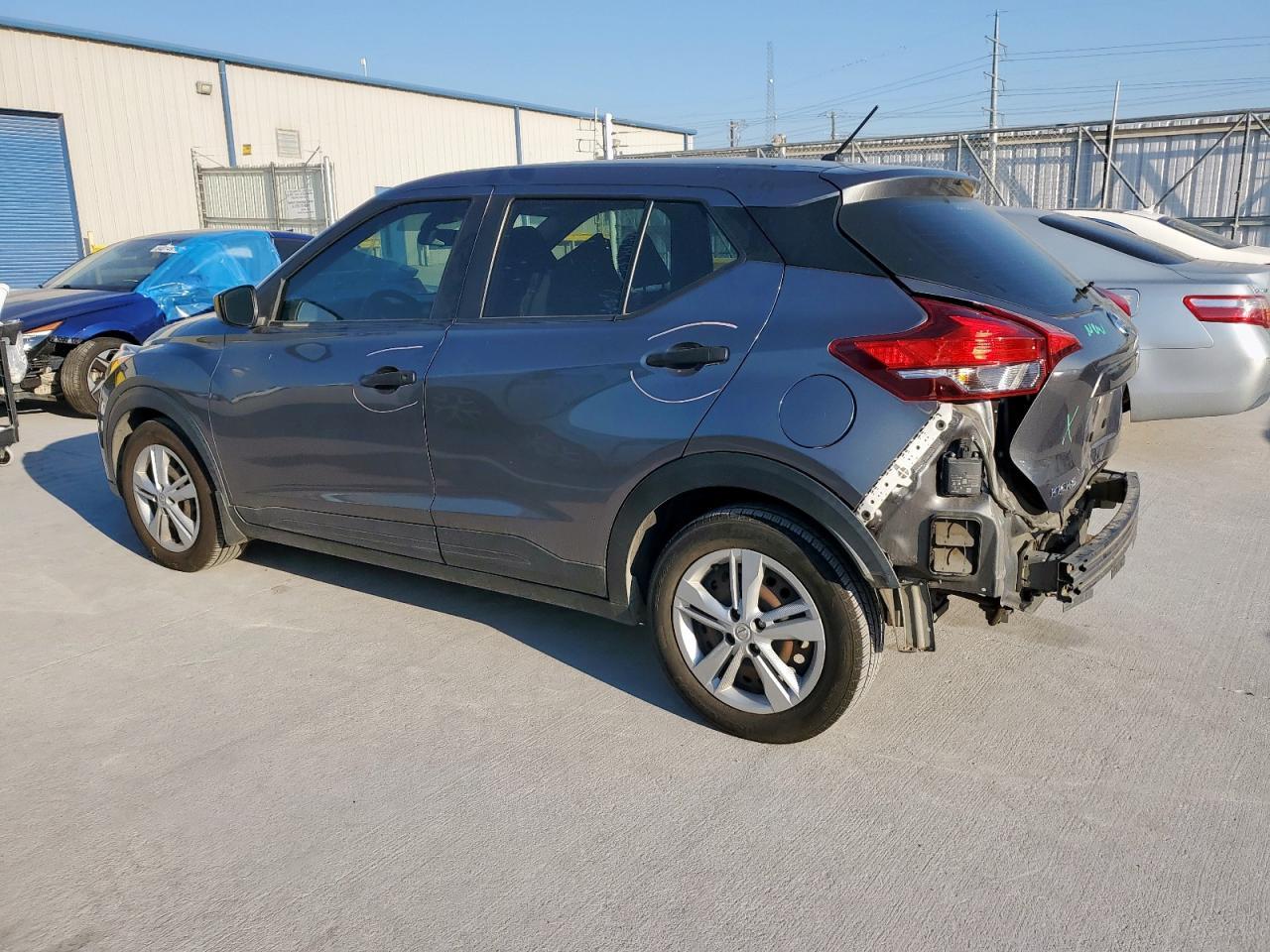 2020 Nissan Kicks S - Фото 2