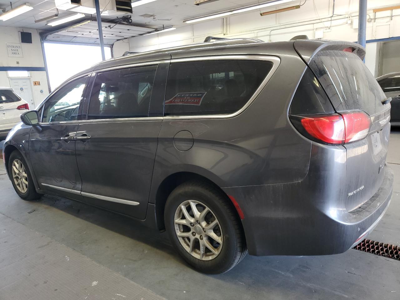 2020 Chrysler Pacifica Touring L - Image 2