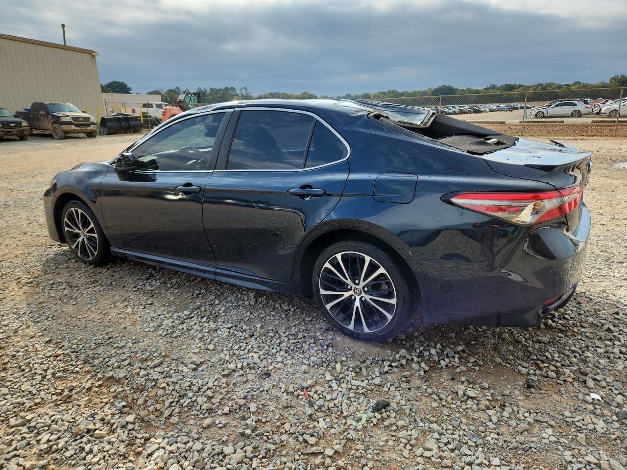 2018 Toyota Camry L - Фото 2