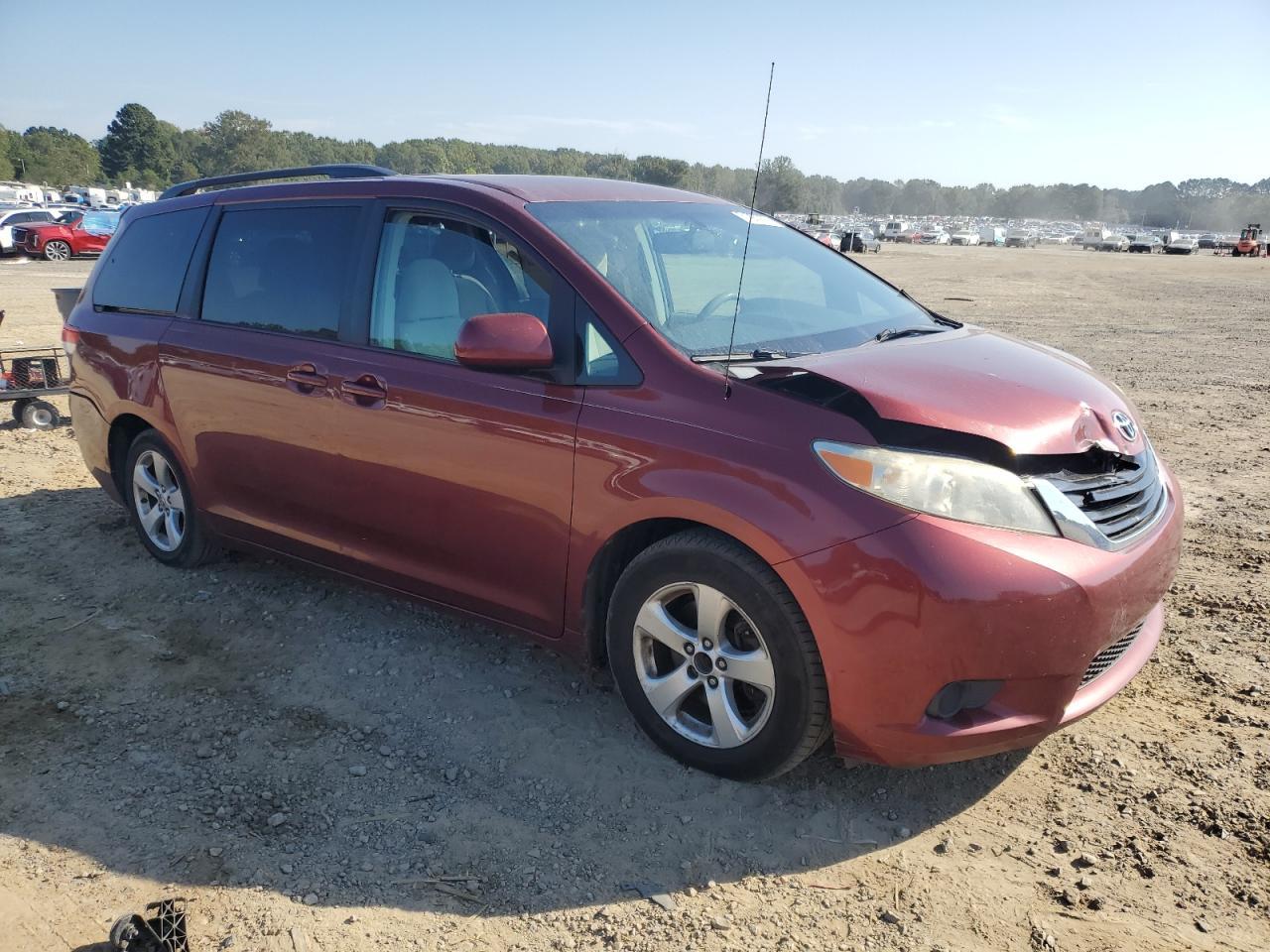 2014 Toyota Sienna Le - Фото 4