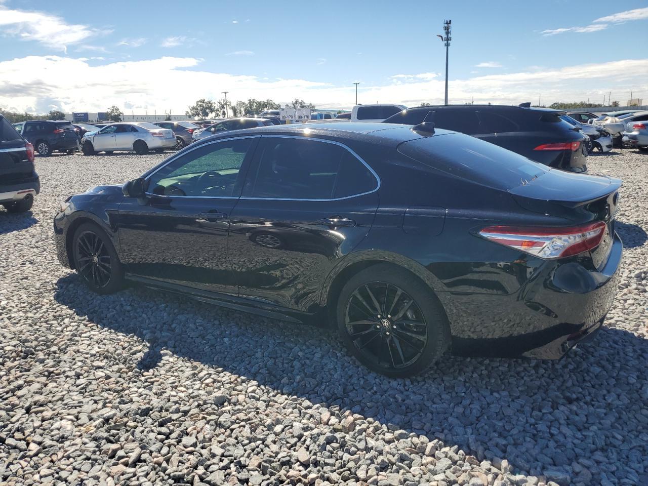 2020 Toyota Camry Xse - Фото 2
