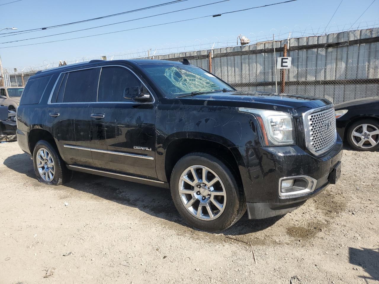 2017 GMC Yukon Denali - Фото 4