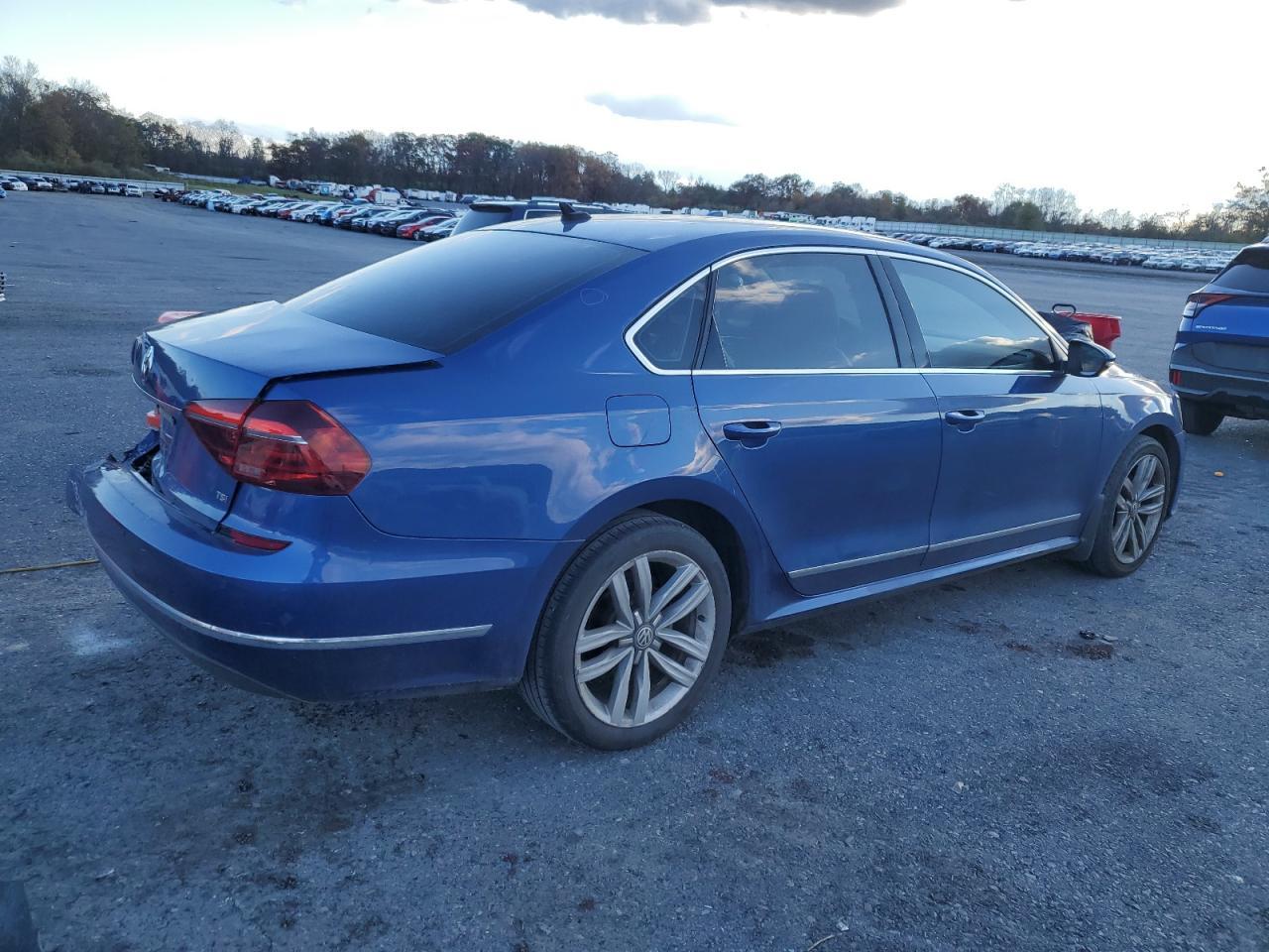 2017 Volkswagen Passat Se - Фото 3
