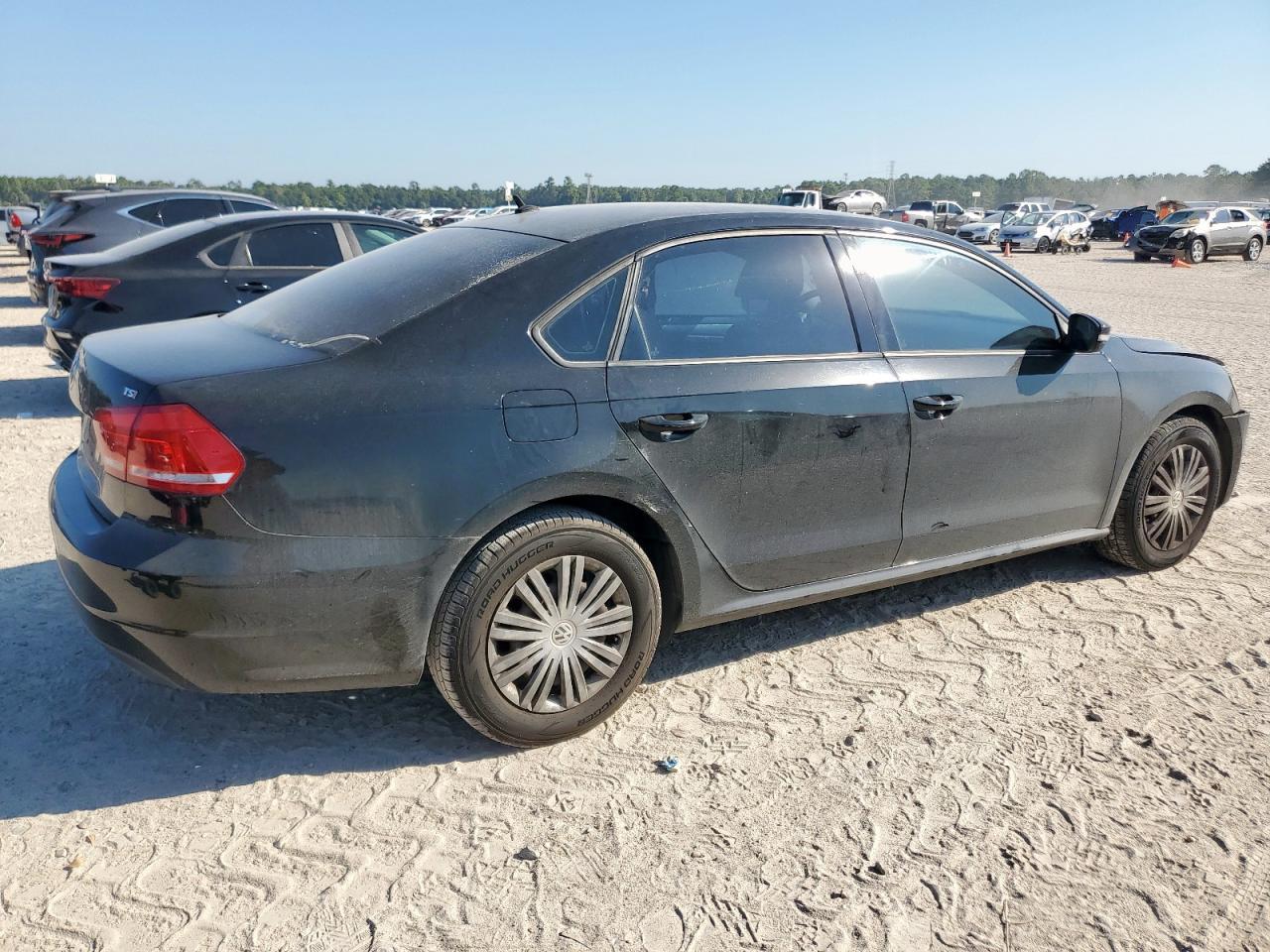 2015 Volkswagen Passat S - Фото 3