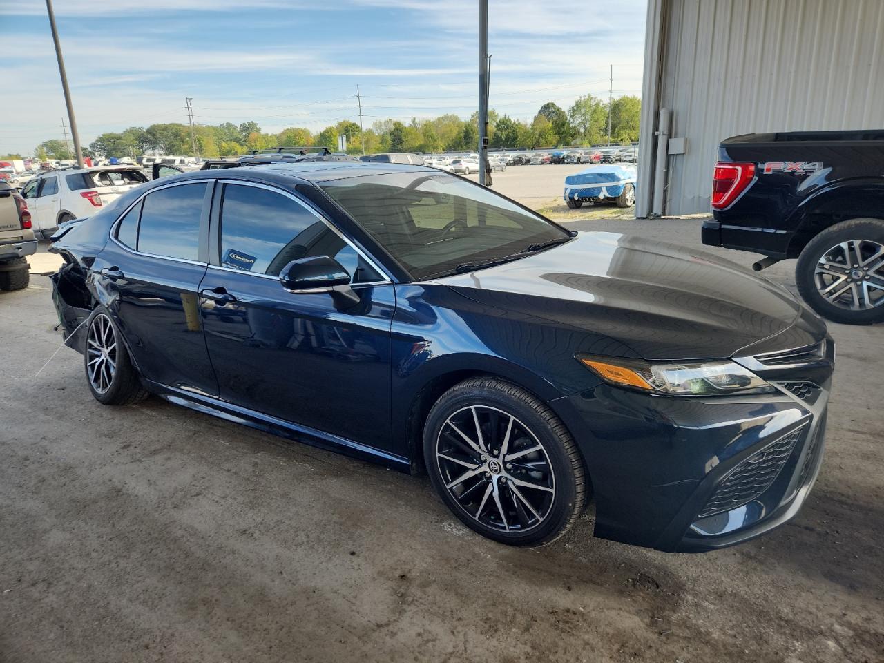 2021 Toyota Camry Se - Фото 4