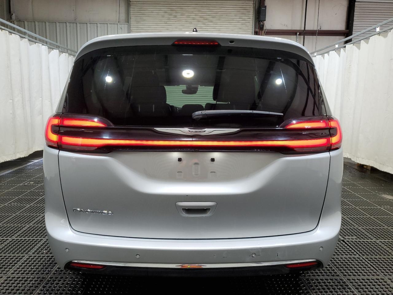 2024 Chrysler Pacifica Touring L - Image 6