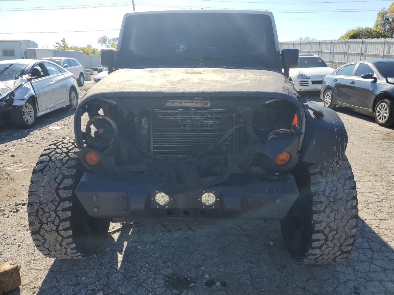 2011 Jeep Wrangler Unlimited Rubicon - Image 5