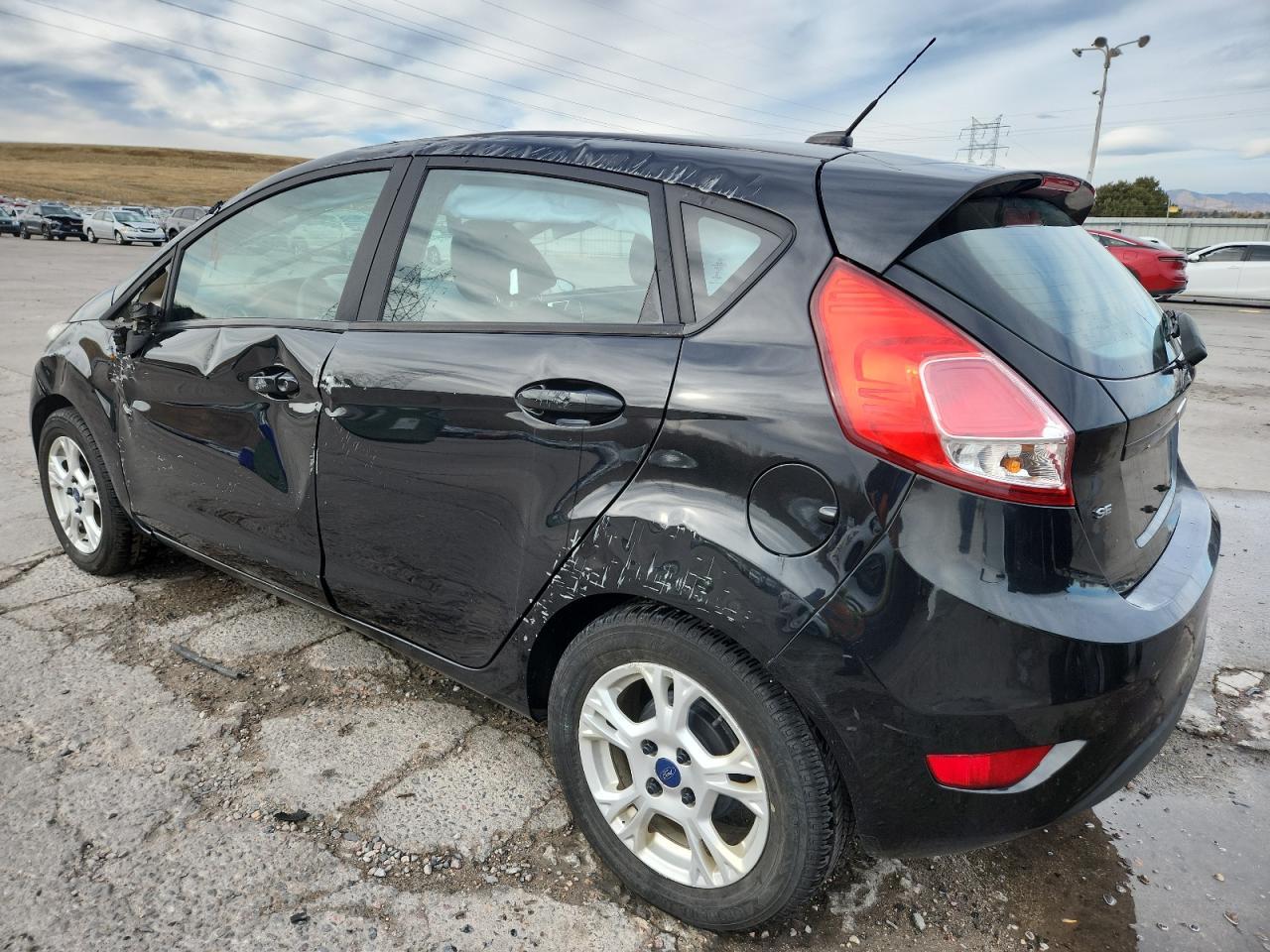 2015 Ford Fiesta Se - Фото 2