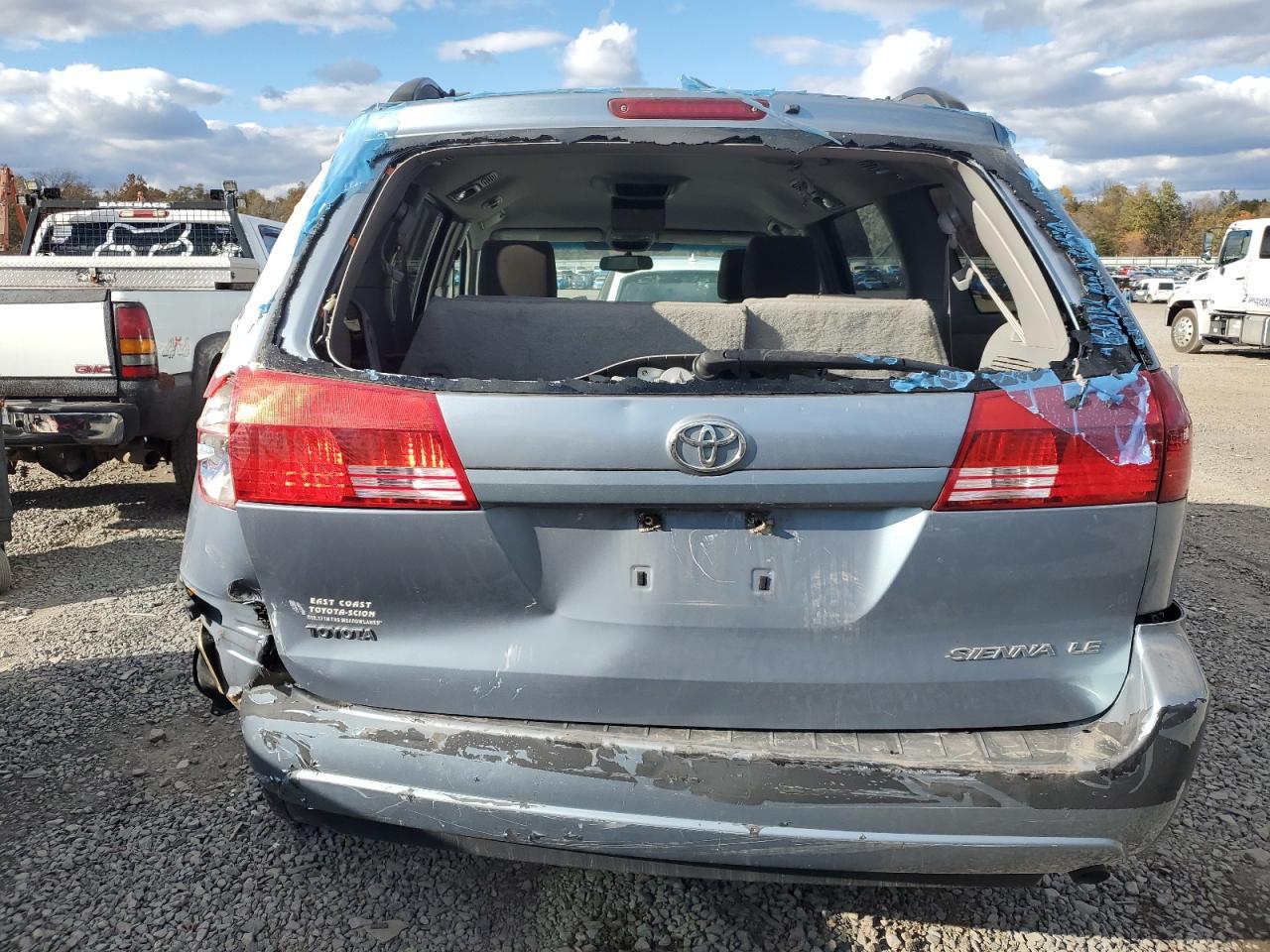 2004 Toyota Sienna Ce - Image 6