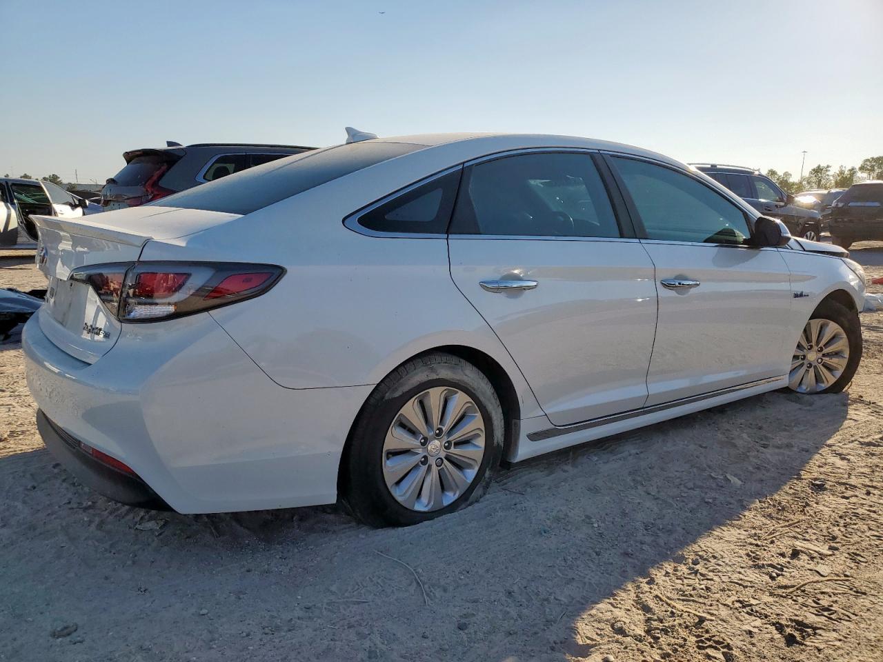 2016 Hyundai Sonata Hybrid - Image 3