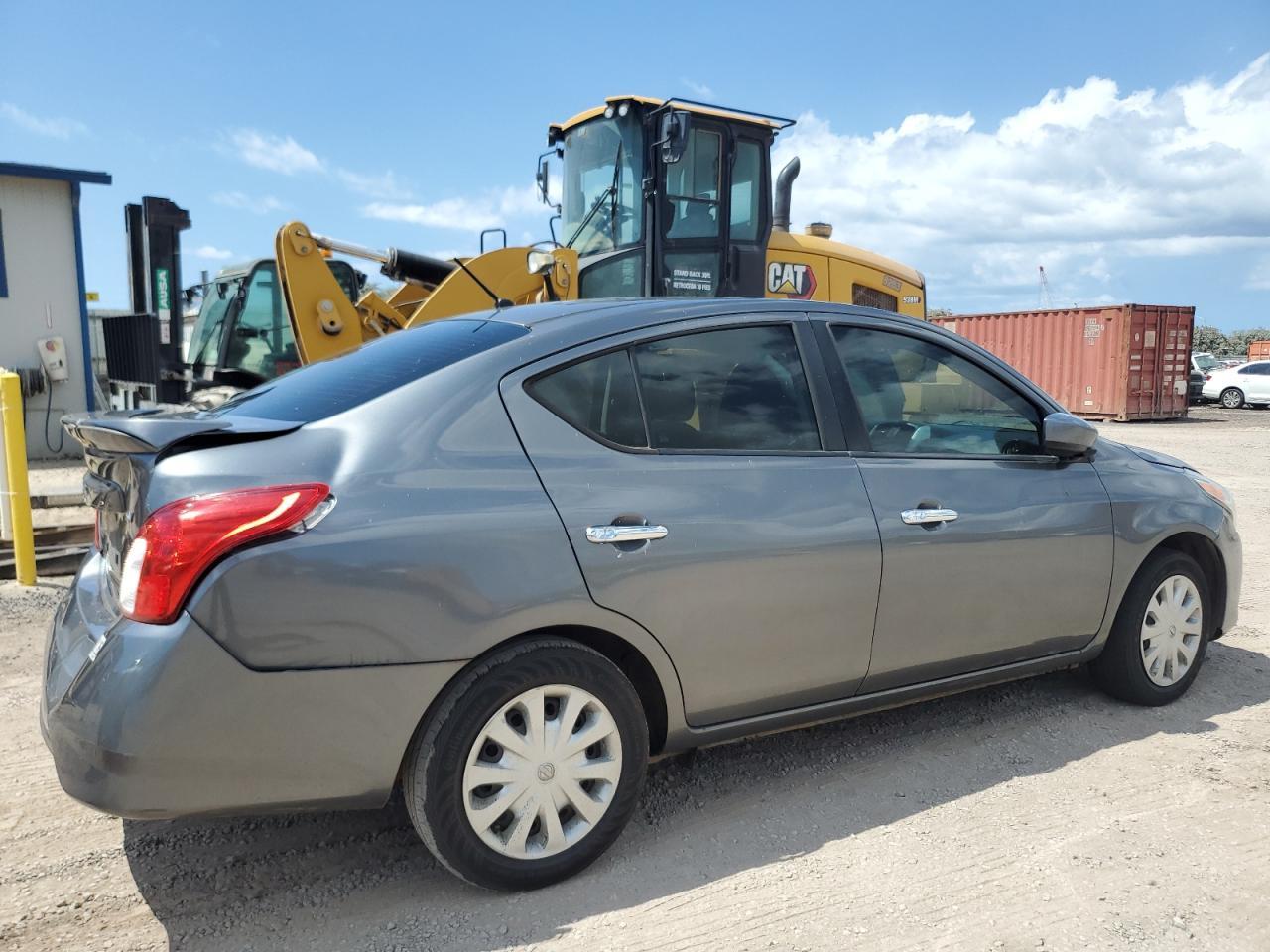 2018 Nissan Versa S - Фото 3