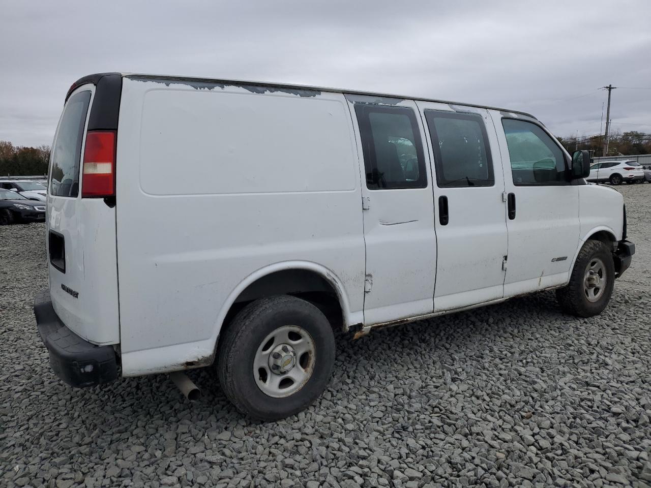 2003 Chevrolet Express 2500 Delivery Van - Image 3