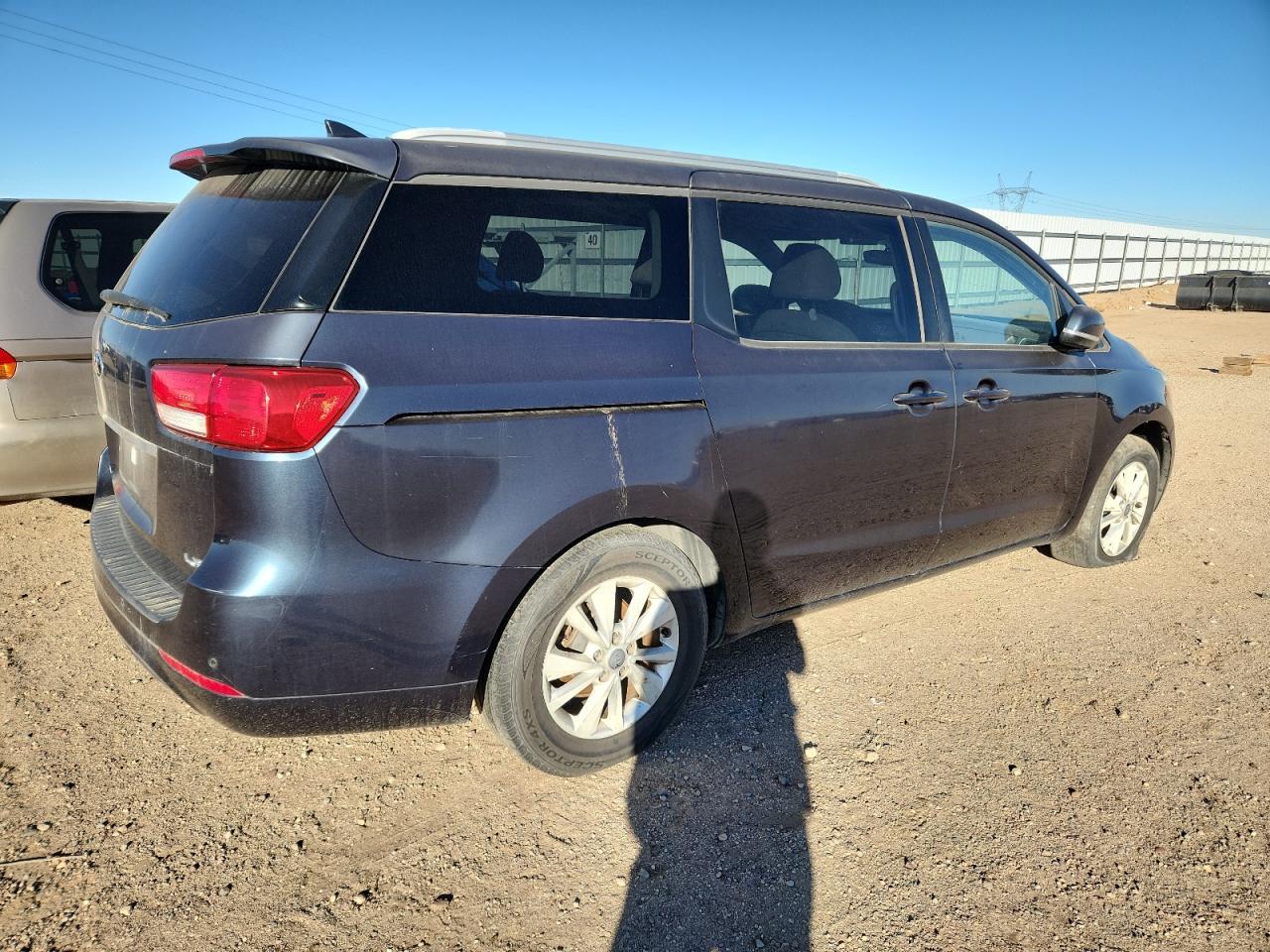 2015 Kia Sedona Lx - Image 3