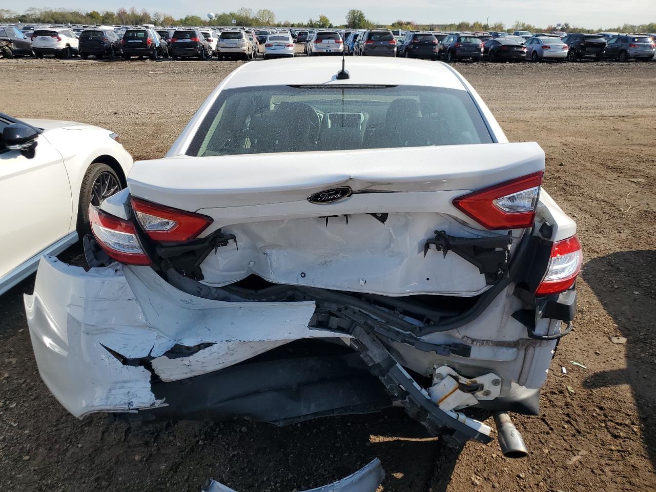 2016 Ford Fusion S - Фото 6