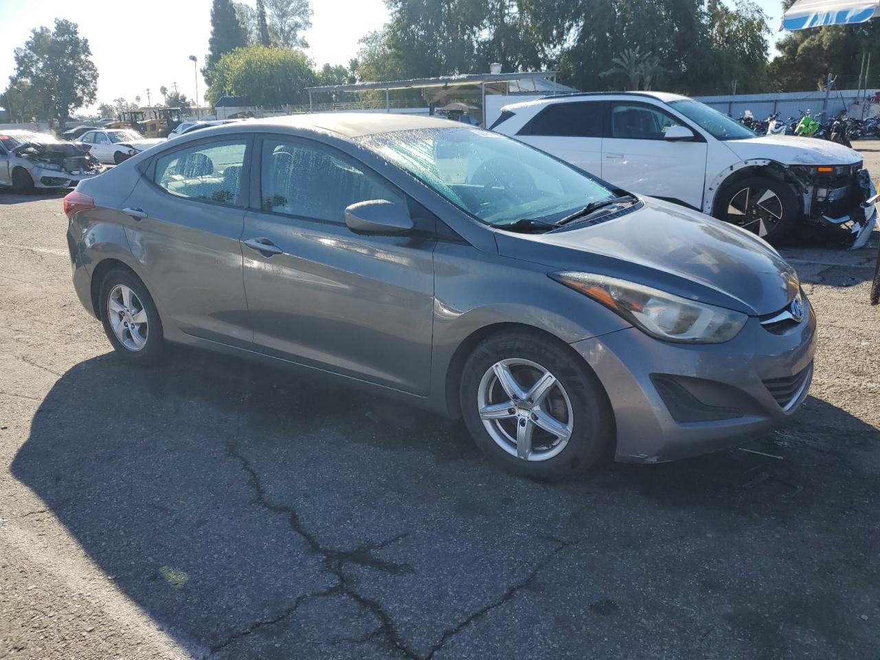 2014 Hyundai Elantra Se - Фото 4