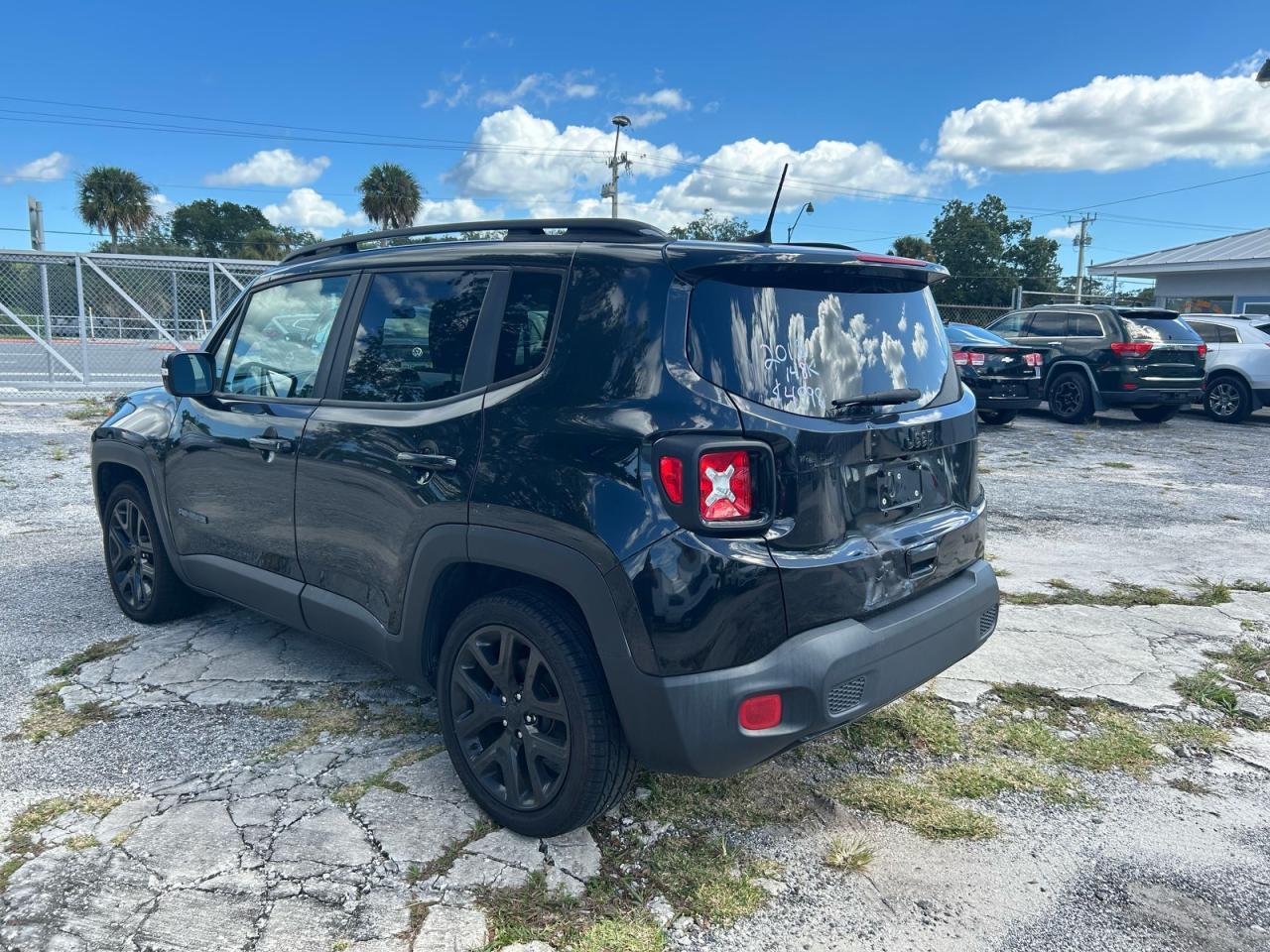 2018 Jeep Renegade Latitude - Image 3