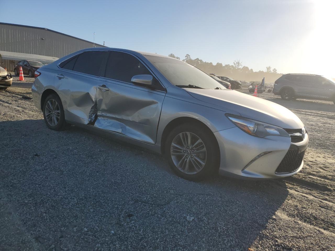 2017 Toyota Camry Se - Фото 4