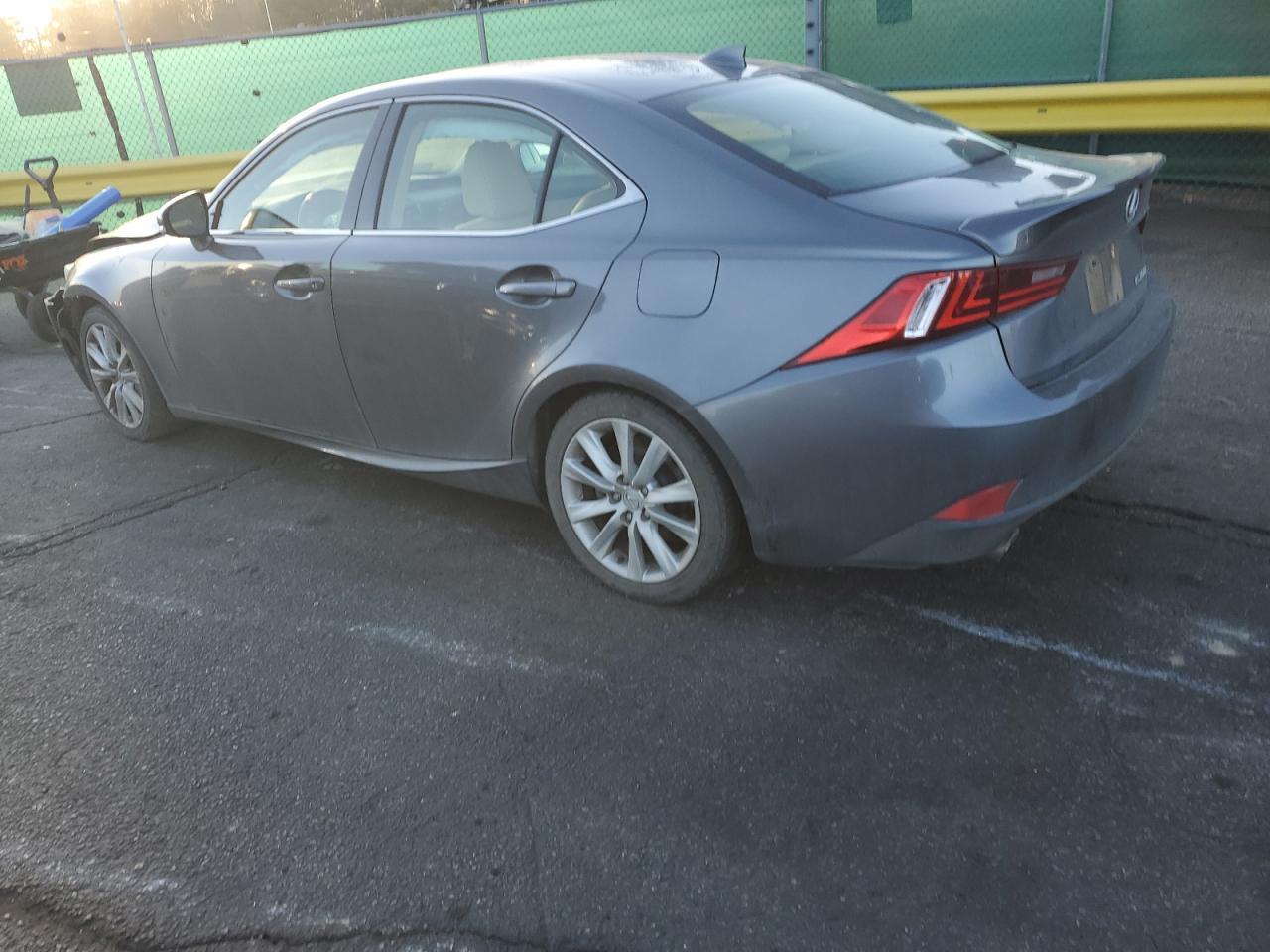 2016 Lexus Is 200T - Фото 2