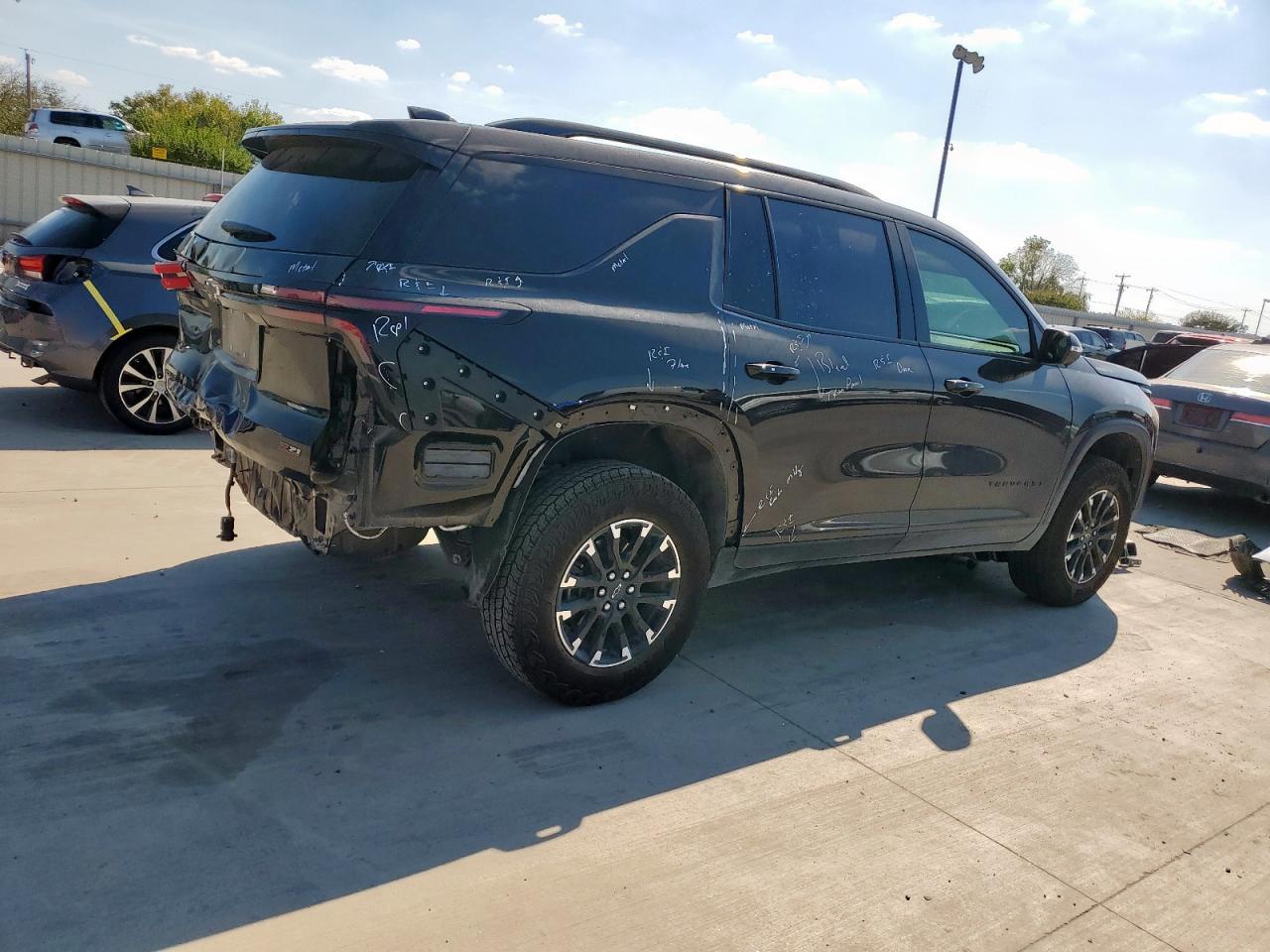 2024 Chevrolet Traverse Lt Z71 - Фото 3