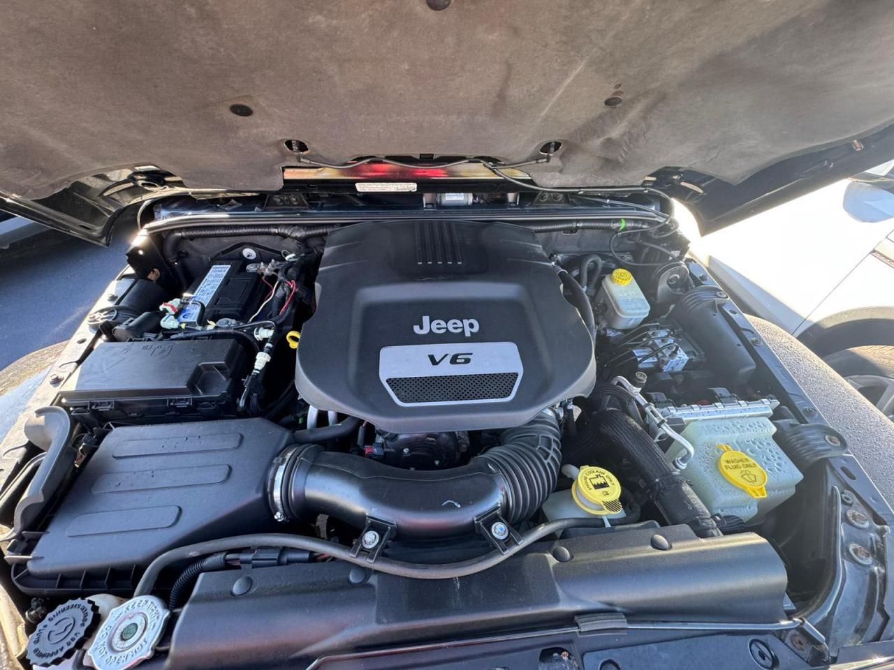 2014 Jeep Wrangler Unlimited Sahara - Image 7