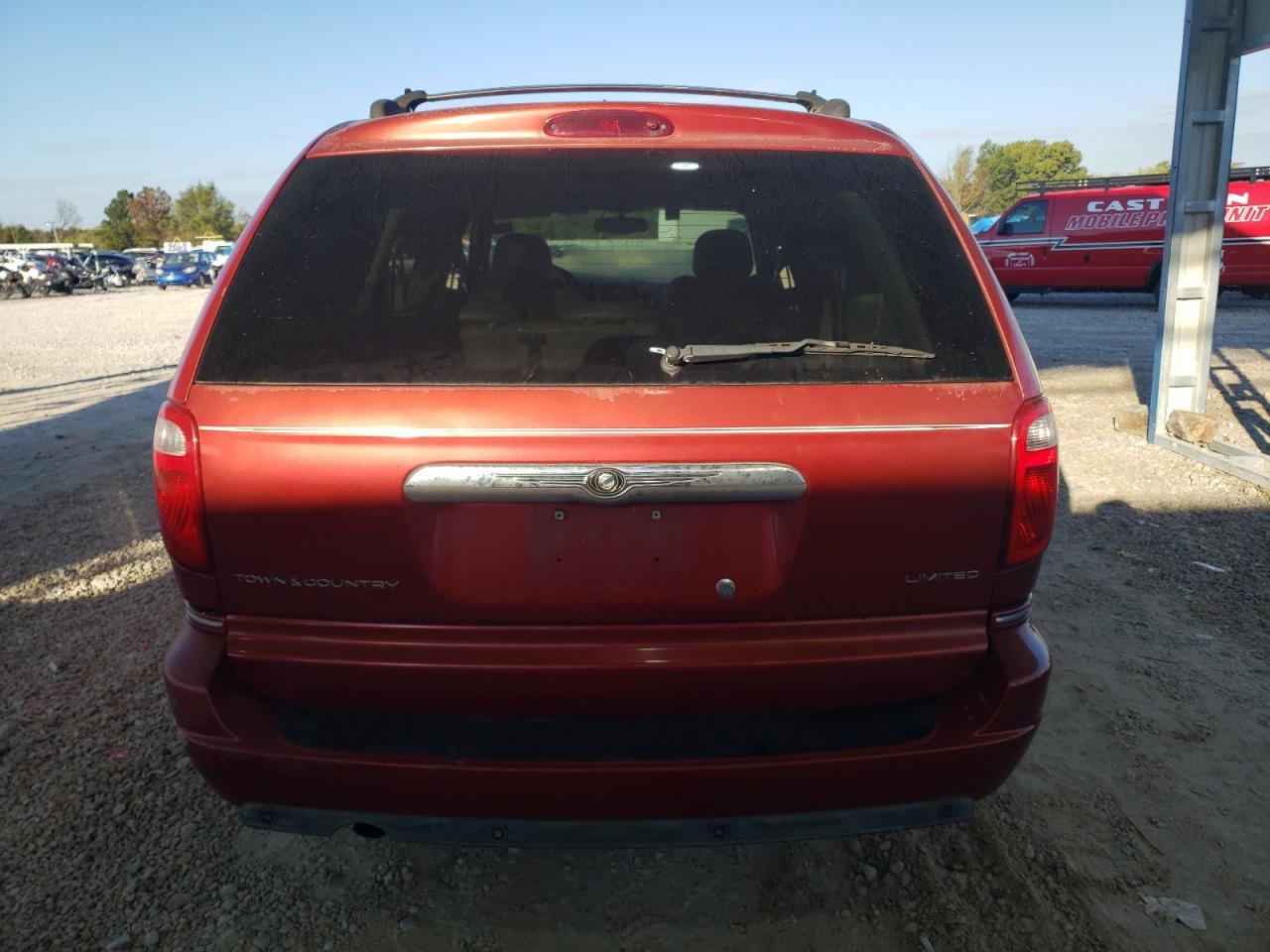 2005 Chrysler Town & Country Limited - Image 6