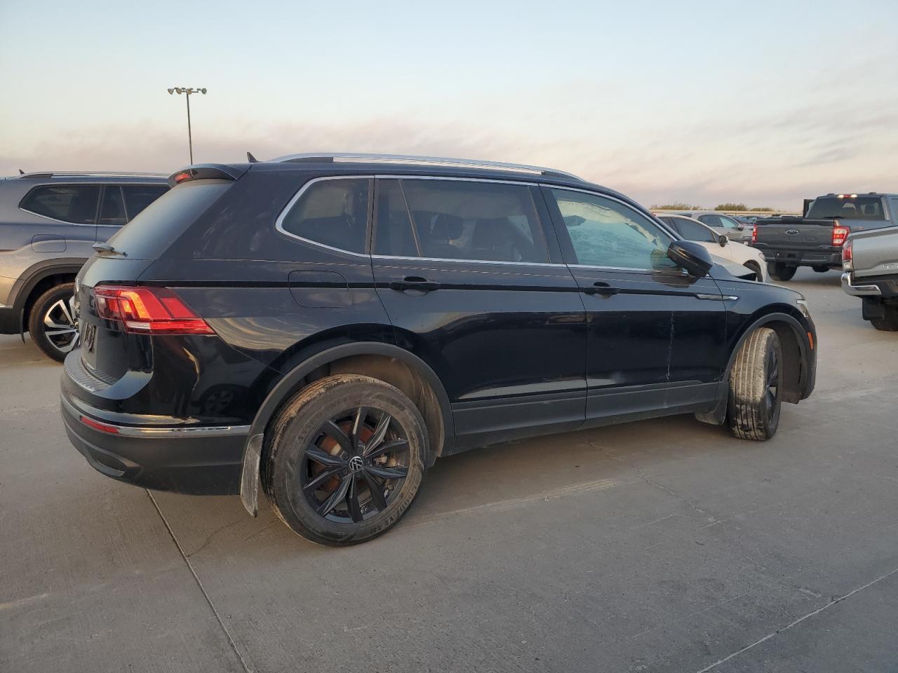 2024 Volkswagen Tiguan Se - Image 3