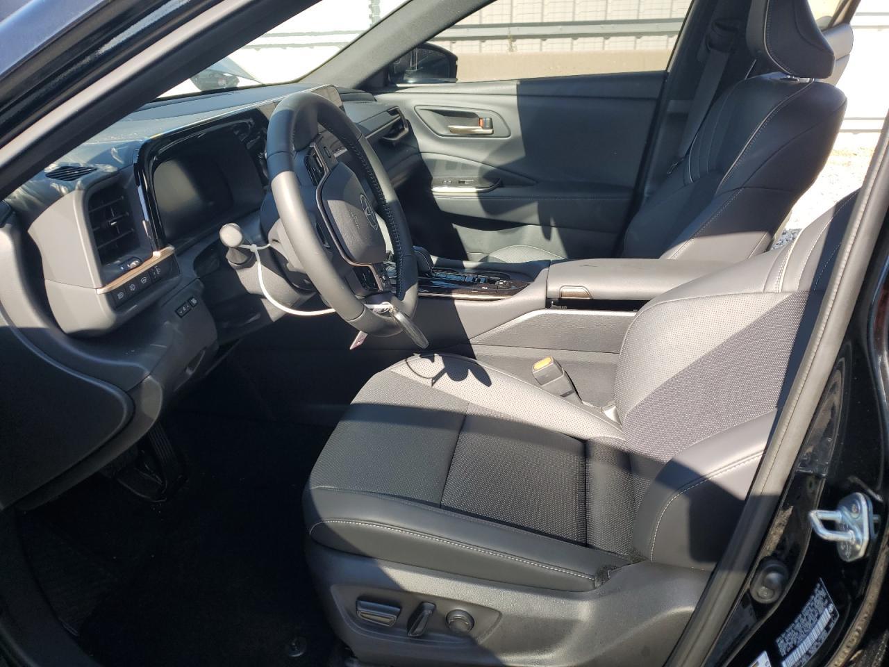 2025 Toyota Crown Signia Xle - Image 7