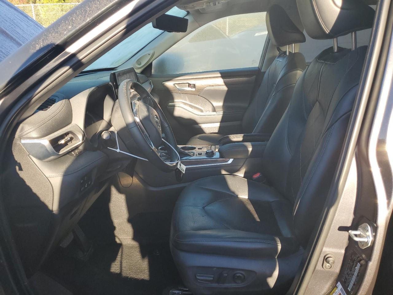 2021 Toyota Highlander Platinum - Image 7