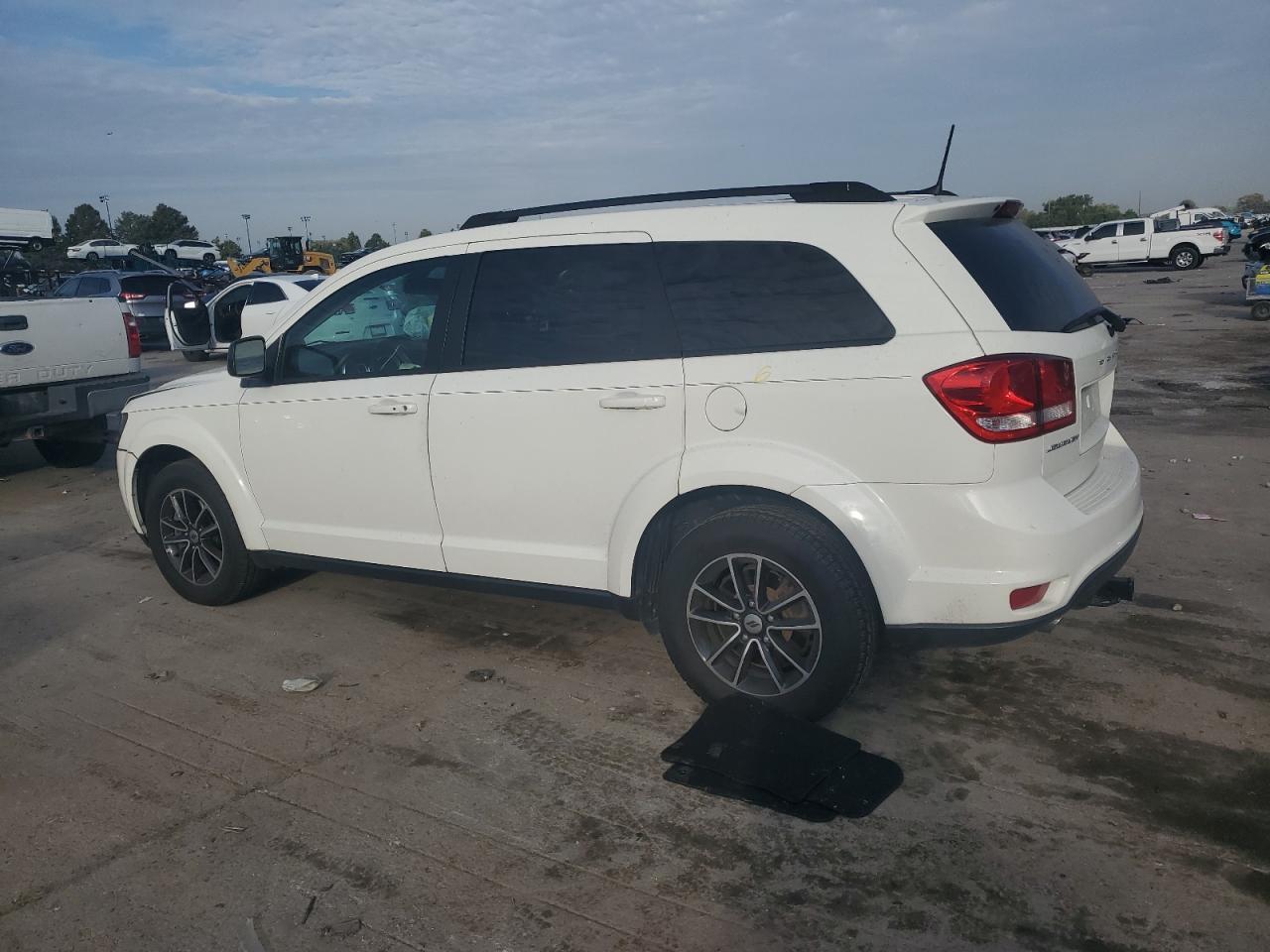 2018 Dodge Journey Sxt - Image 2