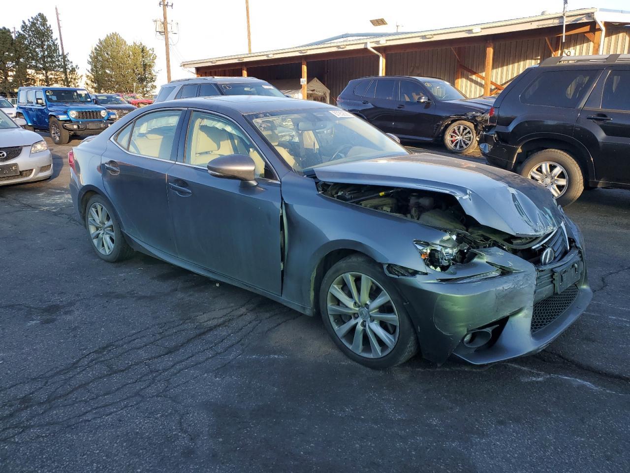 2016 Lexus Is 200T - Фото 4