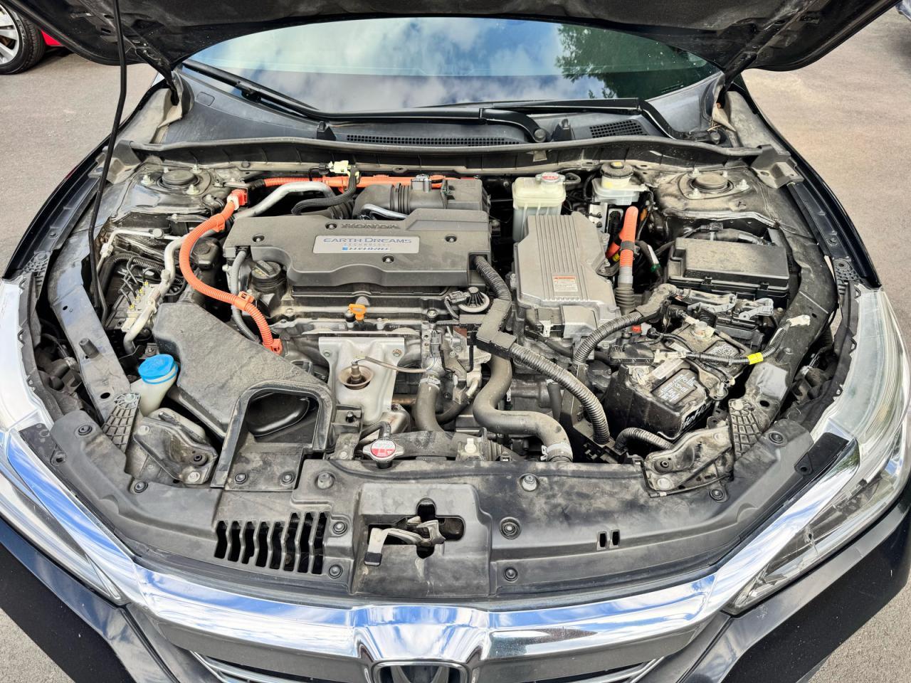 2017 Honda Accord Touring Hybrid - Image 7
