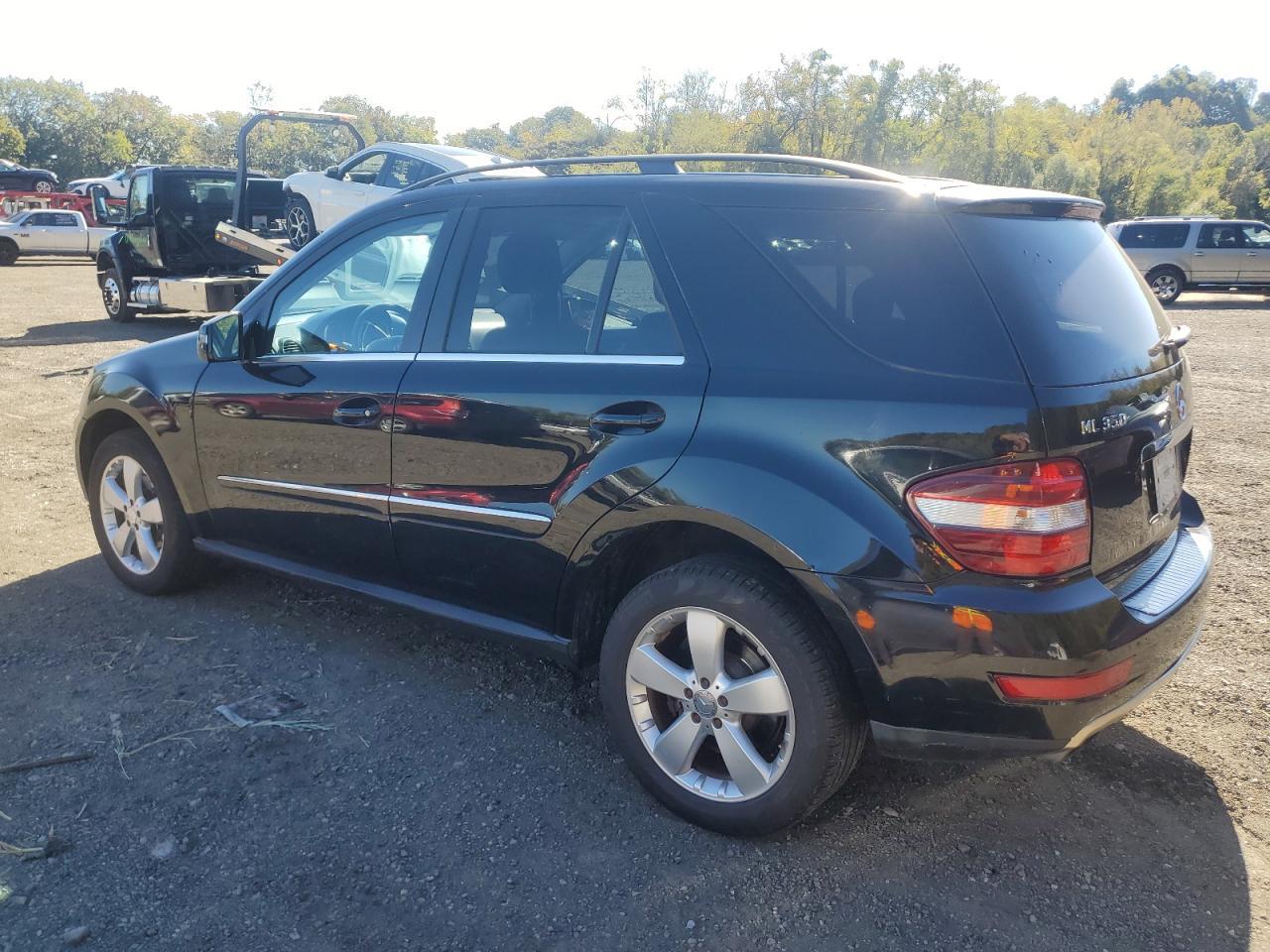 2011 Mercedes-Benz Ml 350 4Matic - Image 2