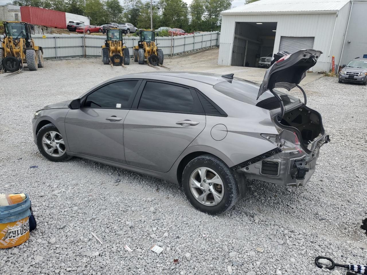2023 Hyundai Elantra Se - Image 2