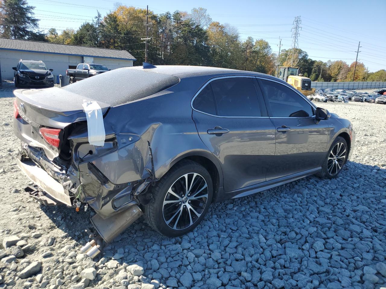 2020 Toyota Camry Se - Фото 3