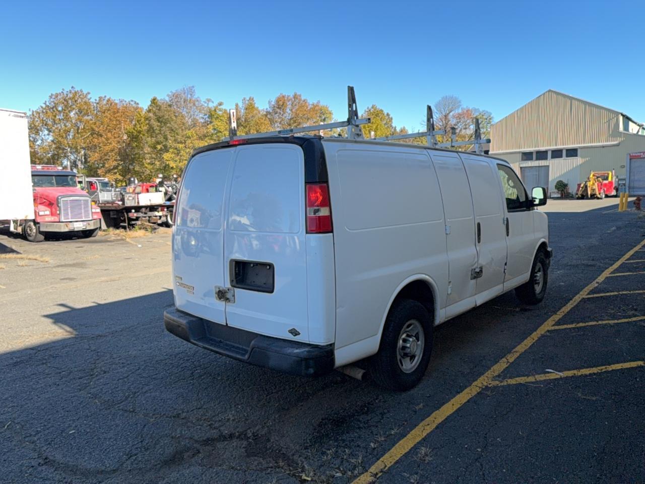 2011 Chevrolet Express G2500 - Фото 4