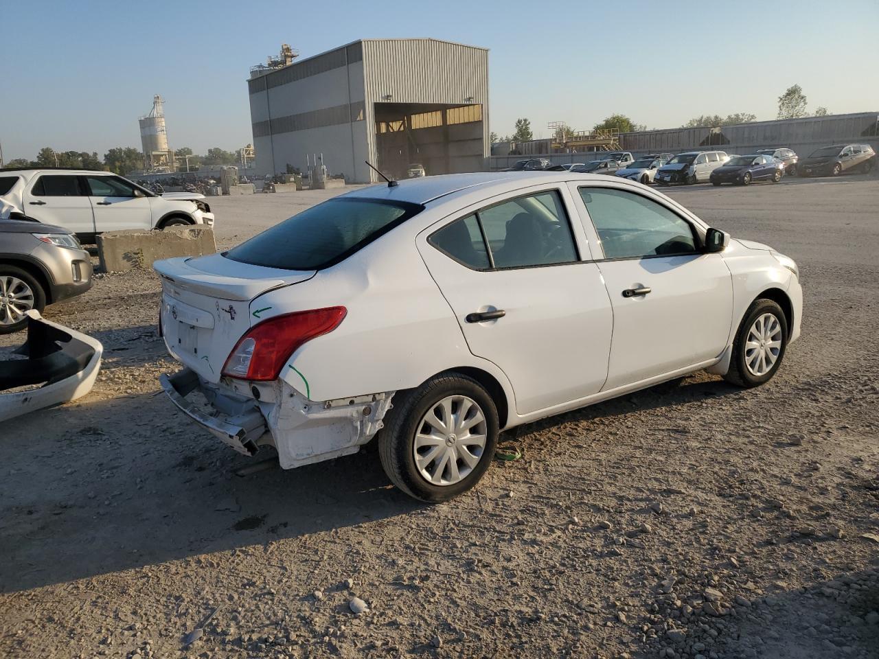 2017 Nissan Versa S - Фото 3