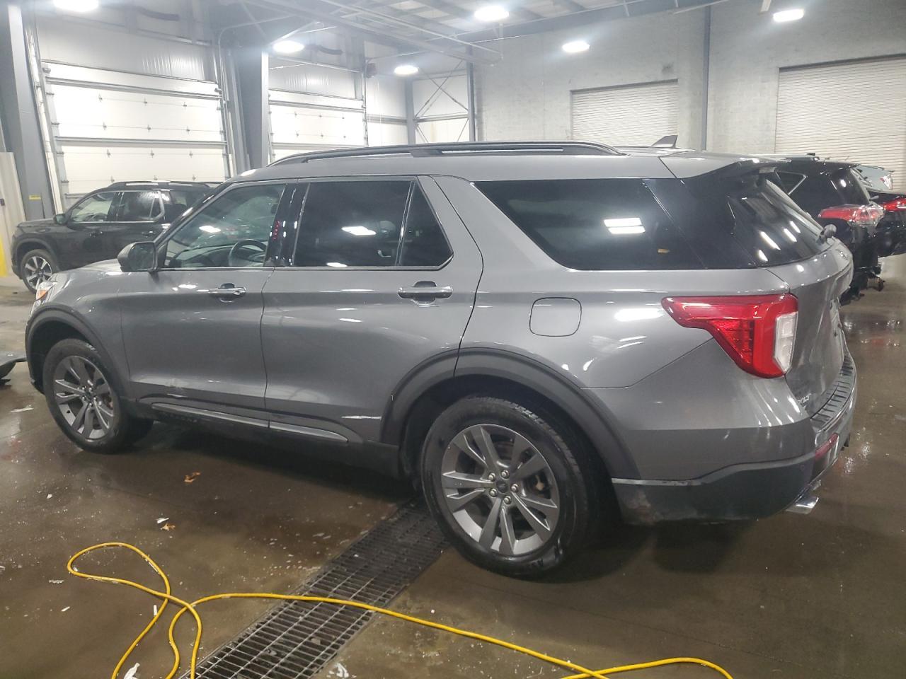 2021 Ford Explorer Xlt - Фото 2