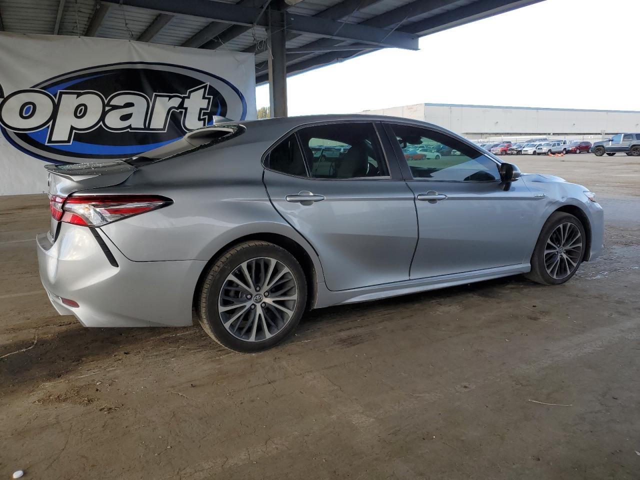 2019 Toyota Camry Hybrid - Фото 3