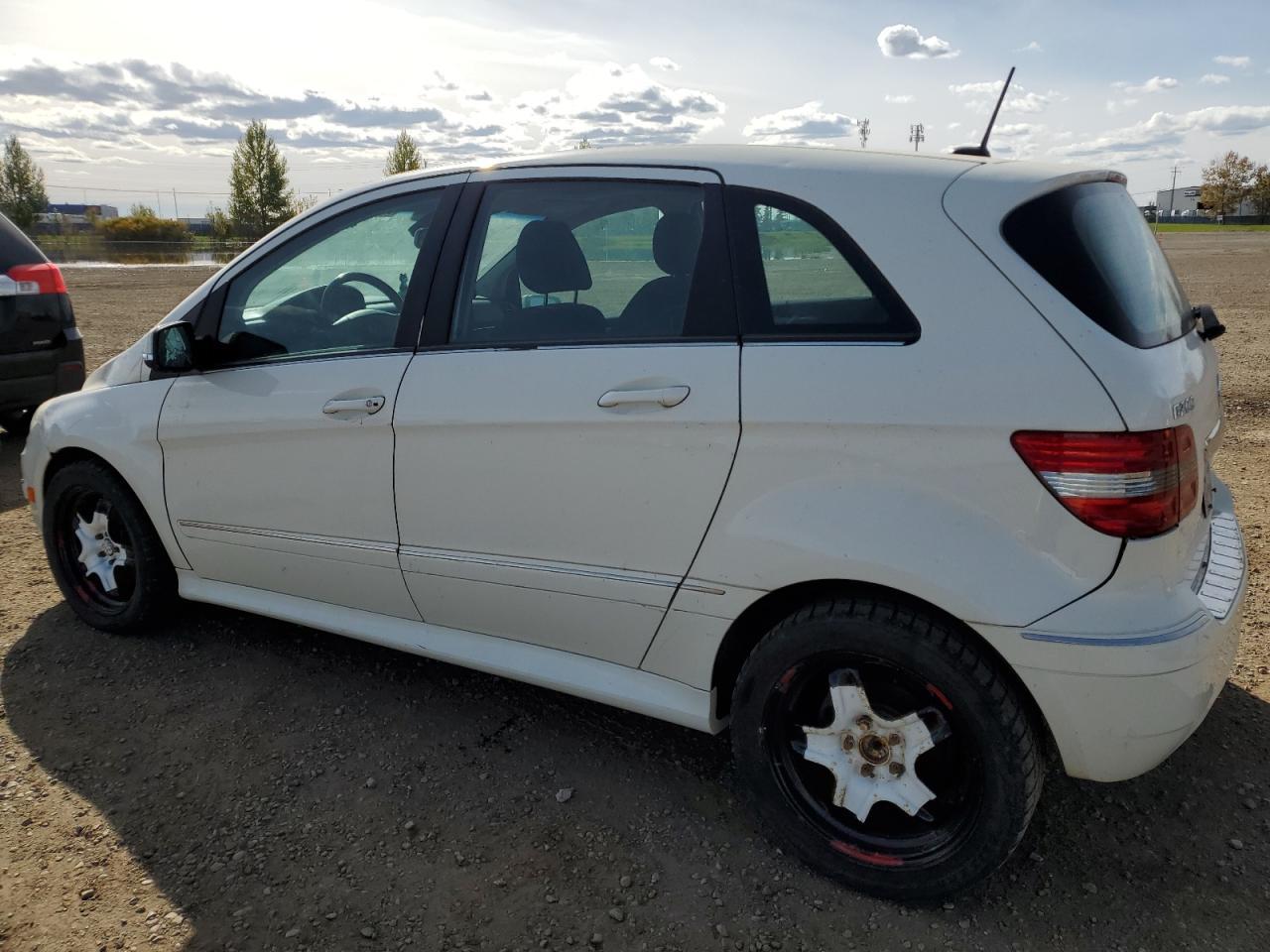 2011 Mercedes-Benz B200 - Фото 2