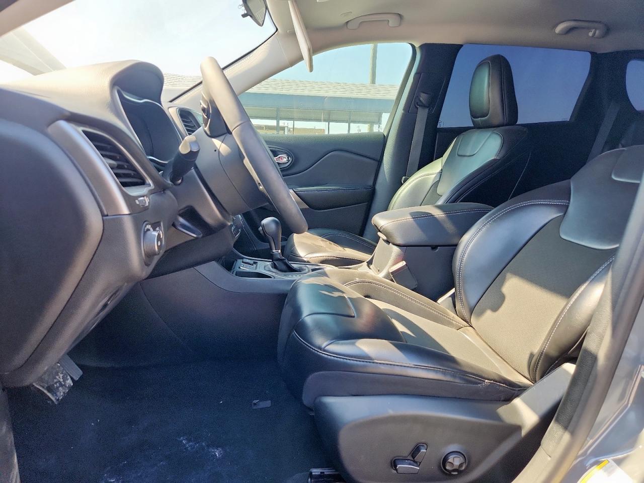 2020 Jeep Cherokee Latitude Plus - Image 7