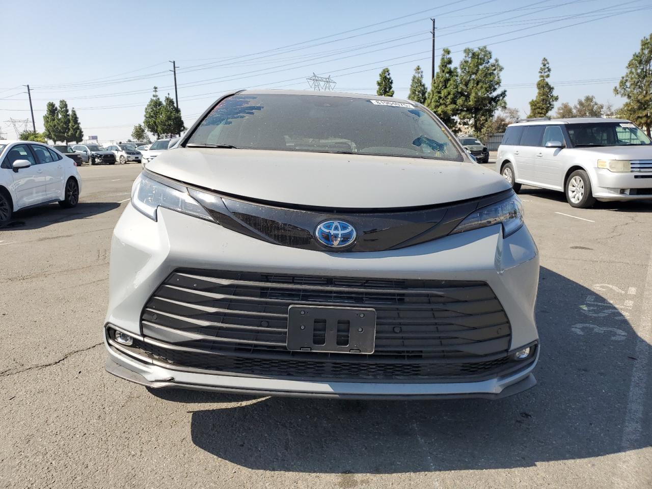2025 Toyota Sienna Xse - Фото 5